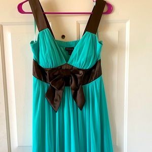 En Focus studio, brown and blue dress.